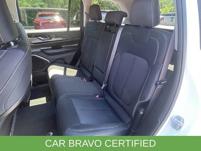 2022 Jeep Grand Cherokee Laredo 4x4