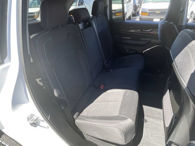 2022 Jeep Grand Cherokee Laredo 4x4