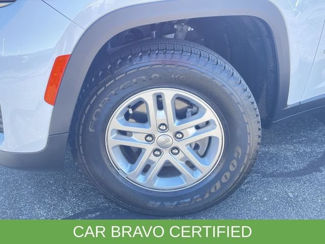 2022 Jeep Grand Cherokee Laredo 4x4