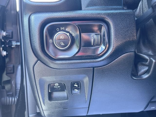 2020 RAM 1500 Big Horn Crew Cab 4x4 5'7" Box