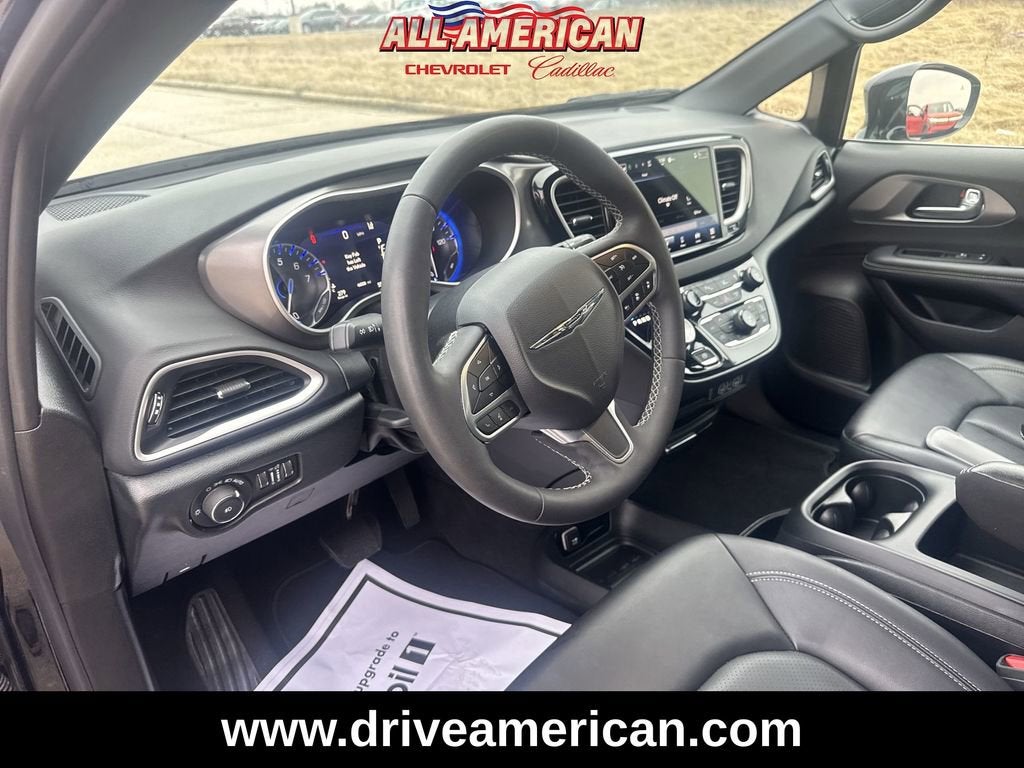 2025 Chrysler Pacifica Select