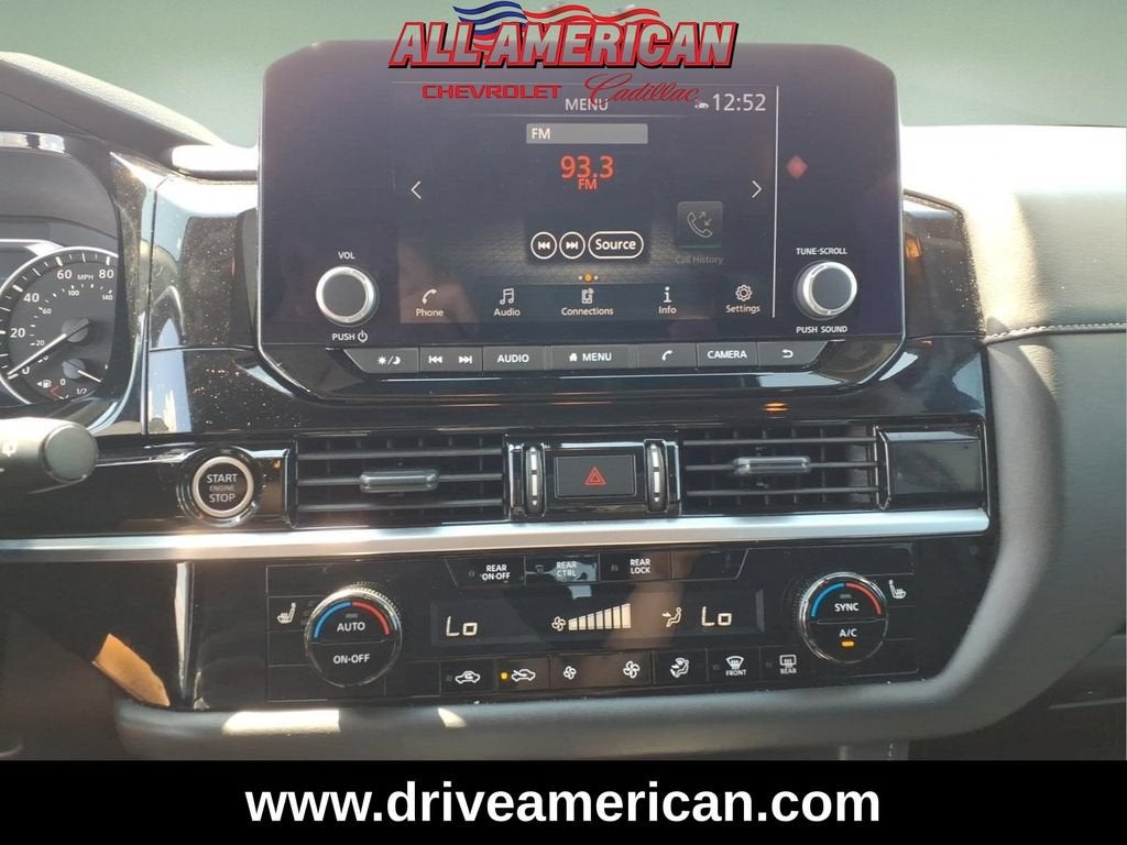 2024 Nissan Pathfinder SV