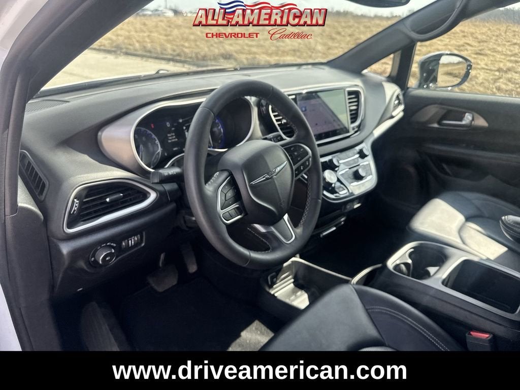 2025 Chrysler Pacifica Select