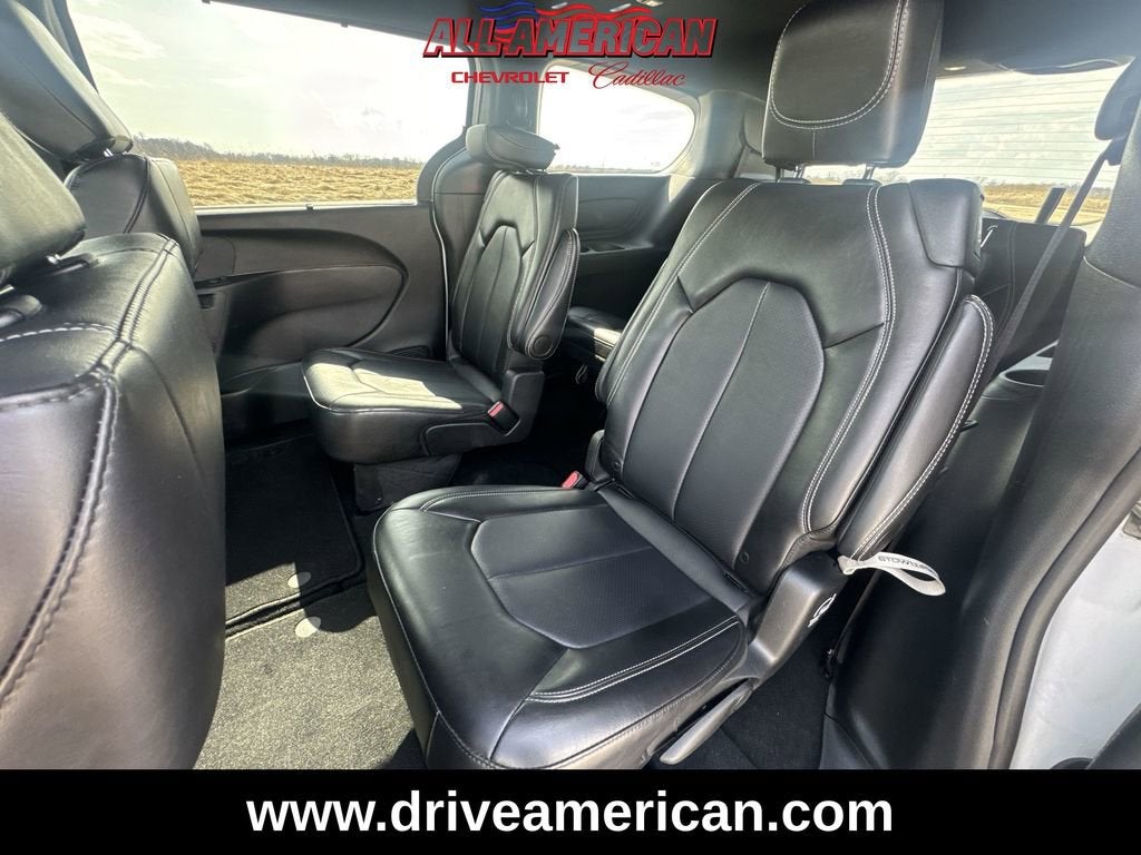 2025 Chrysler Pacifica Select