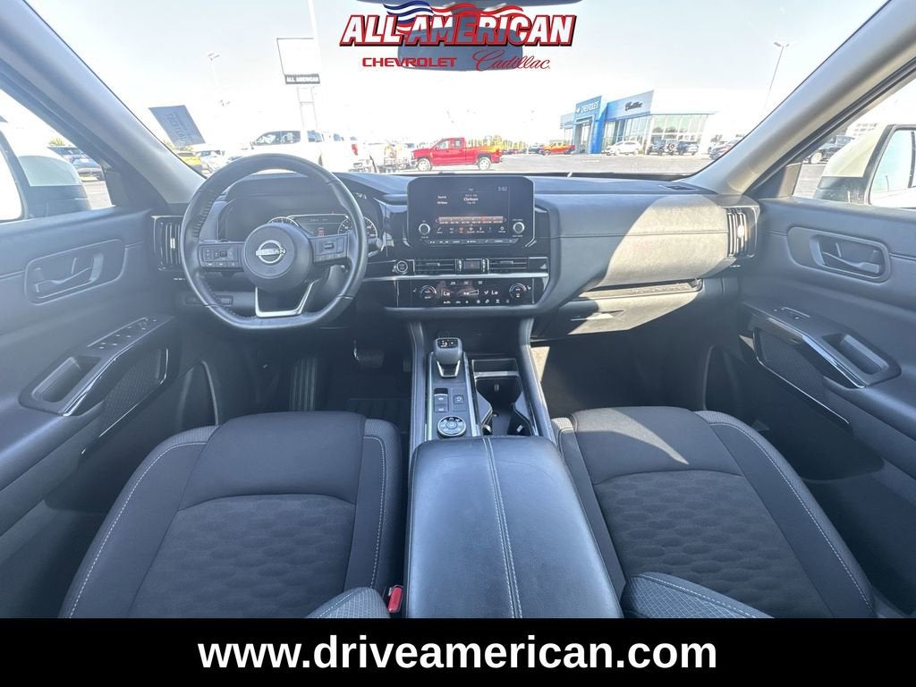 2024 Nissan Pathfinder SV