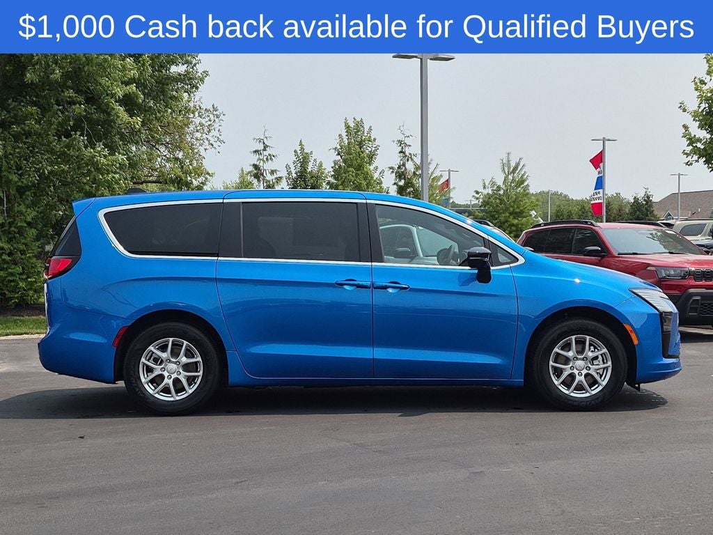 2027 Chrysler Pacifica Select