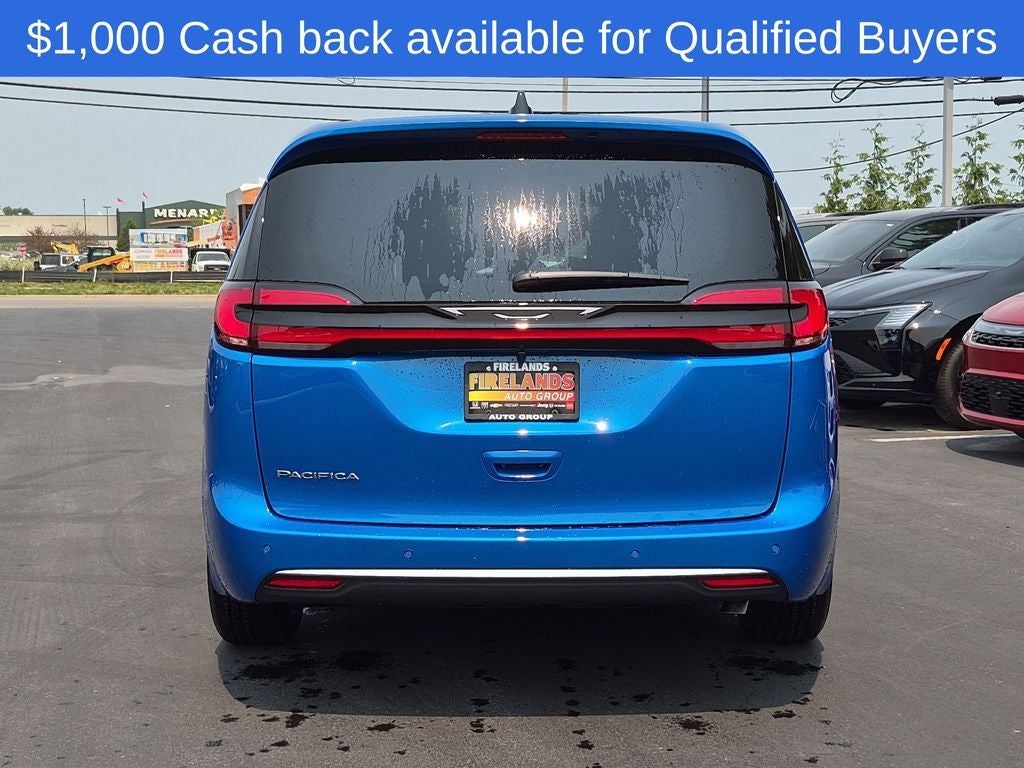 2027 Chrysler Pacifica Select