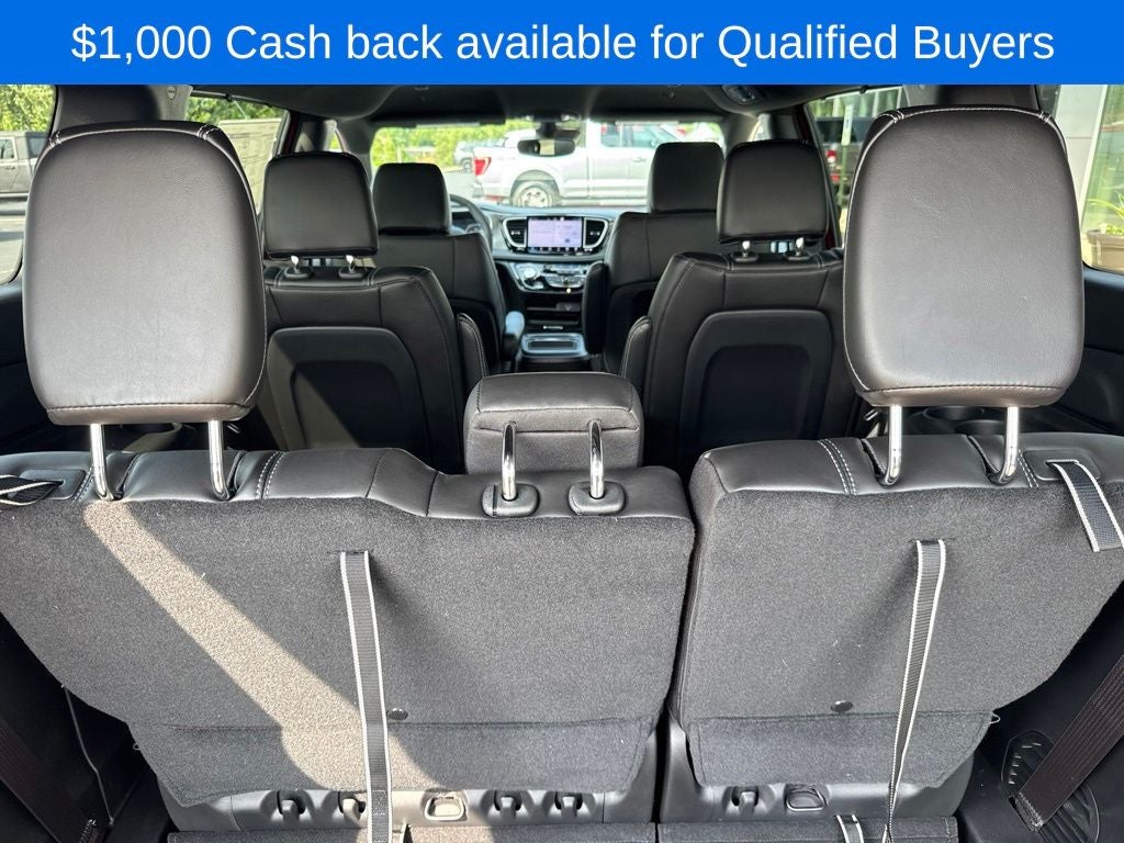 2027 Chrysler Pacifica Select