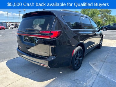 2026 Chrysler Pacifica Select