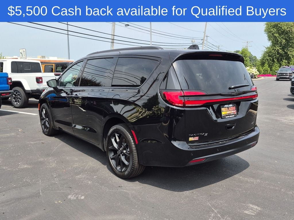 2026 Chrysler Pacifica Select