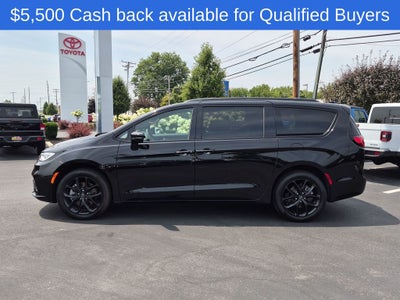 2026 Chrysler Pacifica Select