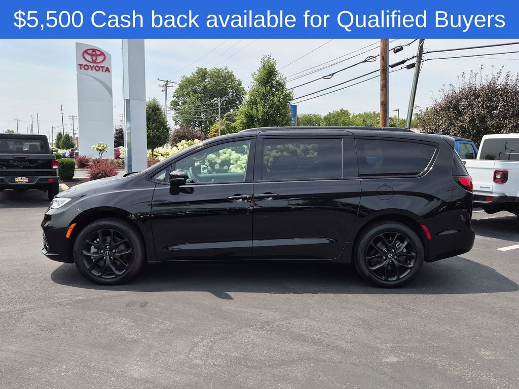 2026 Chrysler Pacifica Select
