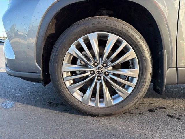 2026 Toyota Highlander Hybrid Platinum