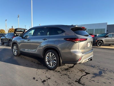 2026 Toyota Highlander Hybrid Platinum