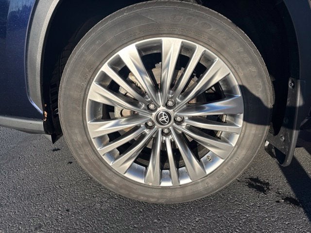 2025 Toyota Highlander Hybrid Platinum