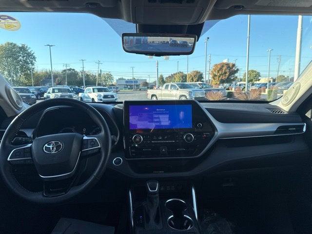 2025 Toyota Highlander Hybrid Platinum