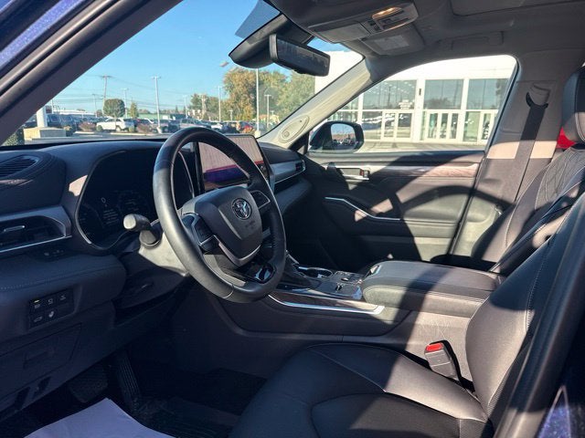 2025 Toyota Highlander Hybrid Platinum