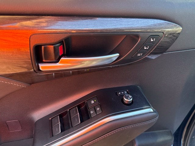 2025 Toyota Highlander Hybrid Platinum