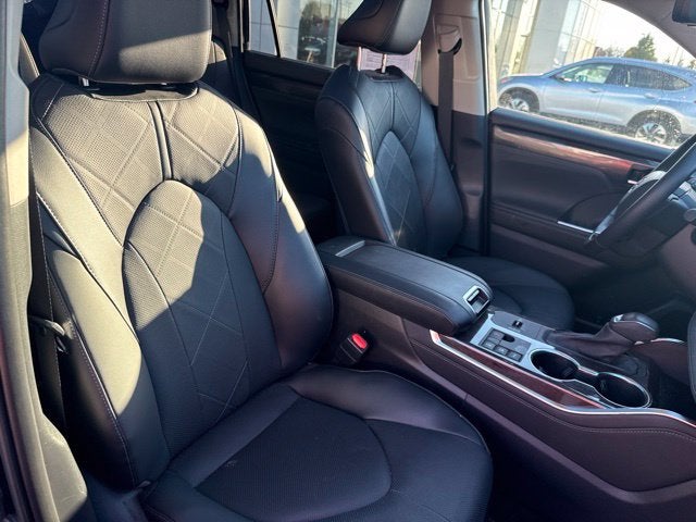 2025 Toyota Highlander Hybrid Platinum