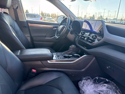 2025 Toyota Highlander Hybrid Platinum