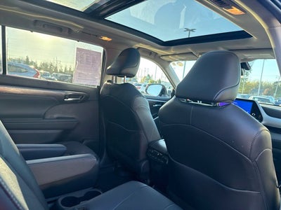 2025 Toyota Highlander Hybrid Platinum