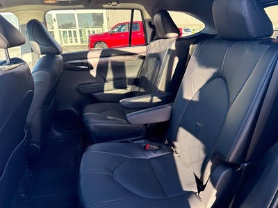 2025 Toyota Highlander Hybrid Platinum