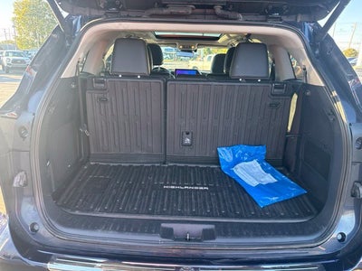2025 Toyota Highlander Hybrid Platinum