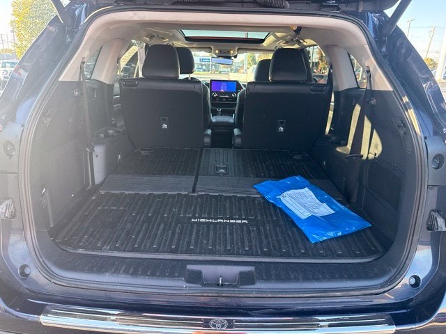 2025 Toyota Highlander Hybrid Platinum