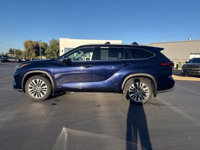 2025 Toyota Highlander Hybrid Platinum