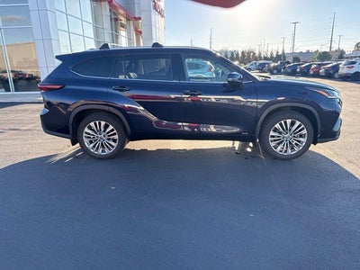 2025 Toyota Highlander Hybrid Platinum