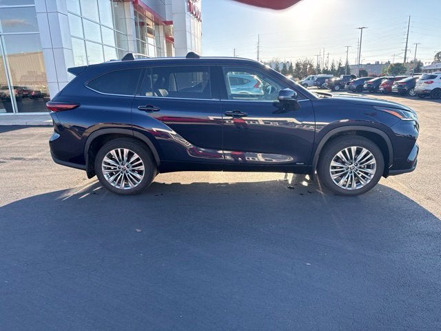 2025 Toyota Highlander Hybrid Platinum