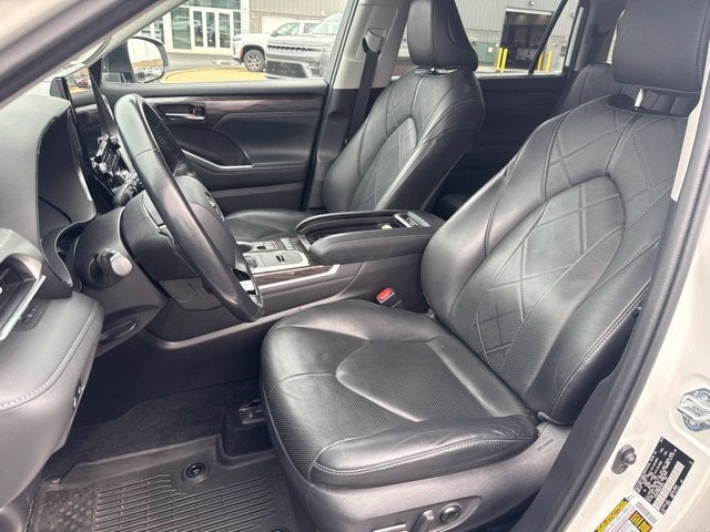 2021 Toyota Highlander Hybrid Platinum