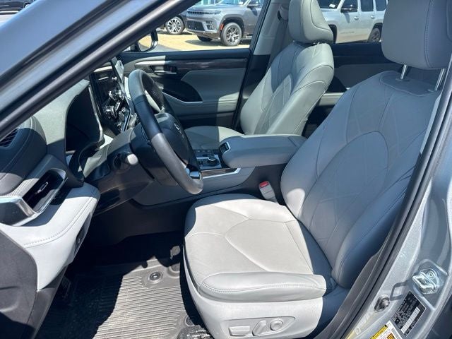 2025 Toyota Highlander Platinum