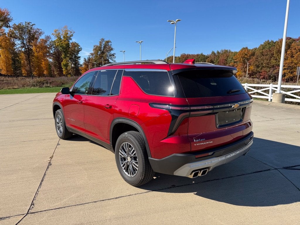 2024 Chevrolet Traverse LT
