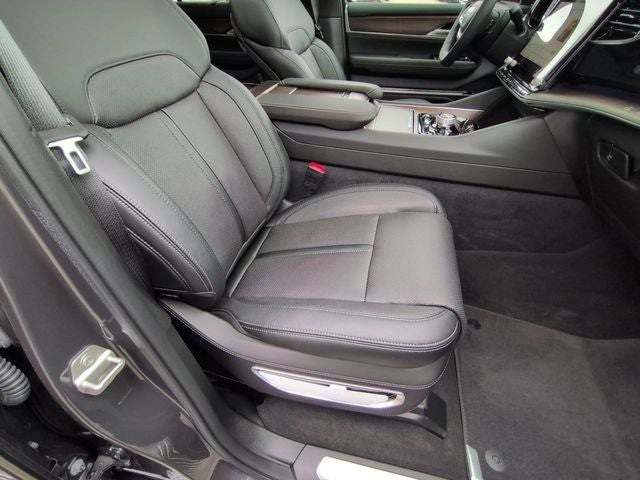 2023 Jeep Grand Wagoneer L Base