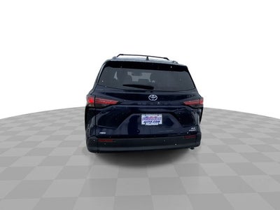 2022 Toyota Sienna XLE 7 Passenger