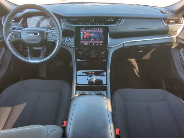 2025 Jeep Grand Cherokee Laredo X 4x4