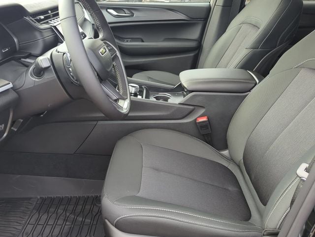 2027 Jeep Grand Cherokee GRAND CHEROKEE LAREDO X 4X4