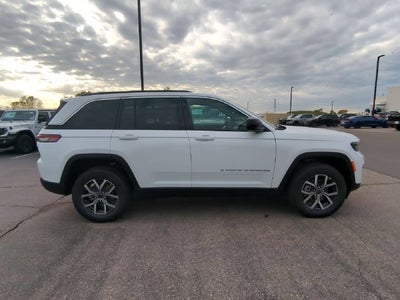 2027 Jeep Grand Cherokee GRAND CHEROKEE LAREDO X 4X4