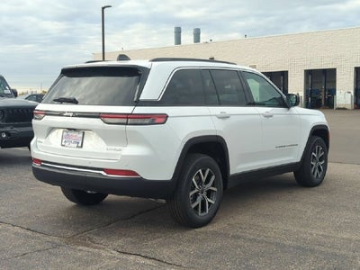 2027 Jeep Grand Cherokee GRAND CHEROKEE LAREDO X 4X4