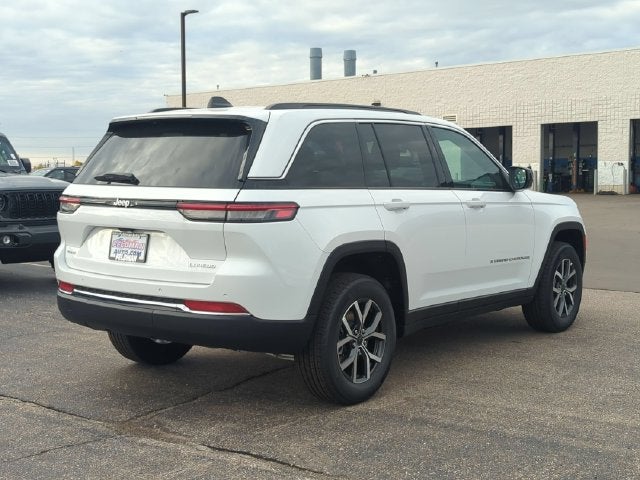 2027 Jeep Grand Cherokee GRAND CHEROKEE LAREDO X 4X4