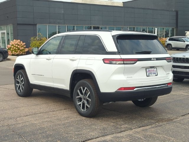 2027 Jeep Grand Cherokee GRAND CHEROKEE LAREDO X 4X4