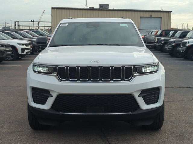 2027 Jeep Grand Cherokee GRAND CHEROKEE LAREDO X 4X4