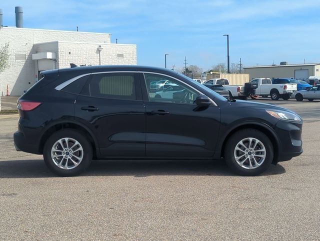 Used 2021 Ford Escape SE with VIN 1FMCU9G67MUB02552 for sale in Woodhaven, MI