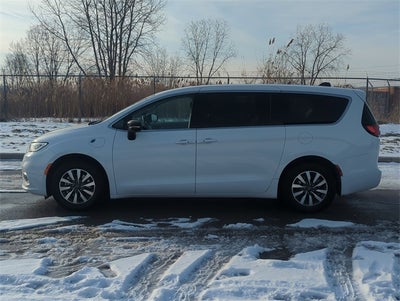 2024 Chrysler Pacifica Hybrid Select