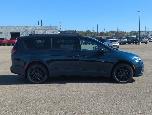 2025 Chrysler Pacifica Limited AWD