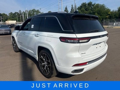 2022 Jeep Grand Cherokee Summit