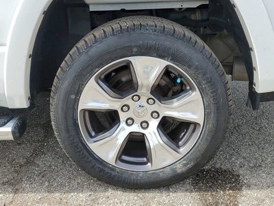 2019 RAM 1500 Laramie Crew Cab 4x4 5'7" Box
