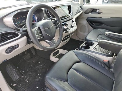 2024 Chrysler Pacifica Hybrid Select