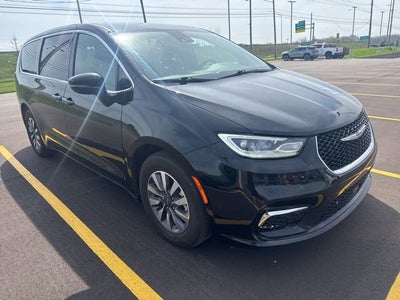 2025 Chrysler Pacifica Hybrid Select